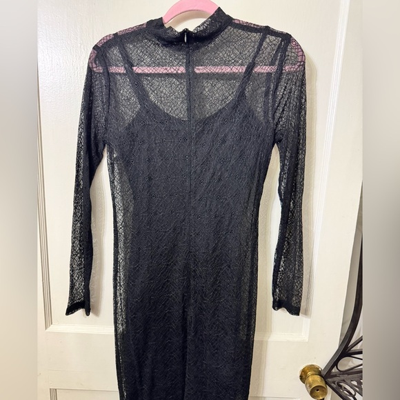 Elegant Black Lace Midi Dress - Picture 3 of 4